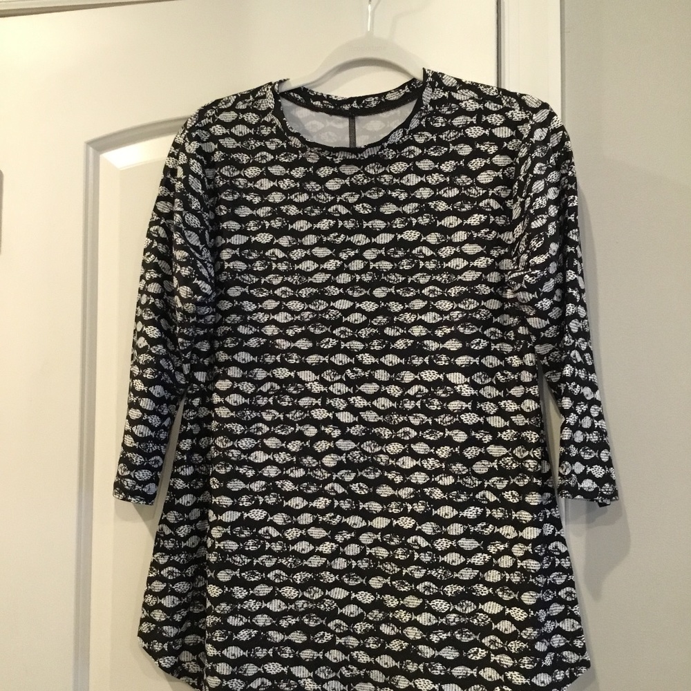 Southwind fish design 3/4 sleeve top